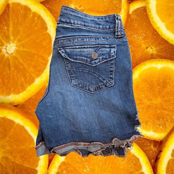 Decree Distressed Stretch‎ Denim Shorts with Side Slits Size 7 - Picture 1 of 6